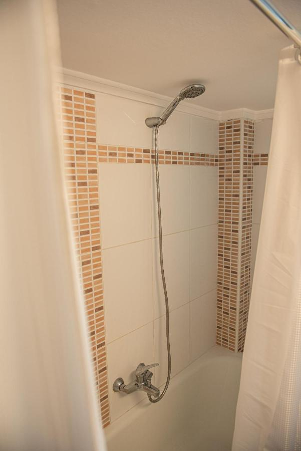Grand Getaway Suite 300Mts From The Beach Peraía Esterno foto